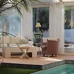 Ambrosia 3* ناربون