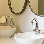 Ambrosia 3* ناربون