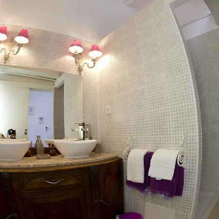 Guest house Chambre D'Hotes Villa Ambrosia Et Spa Narbonne